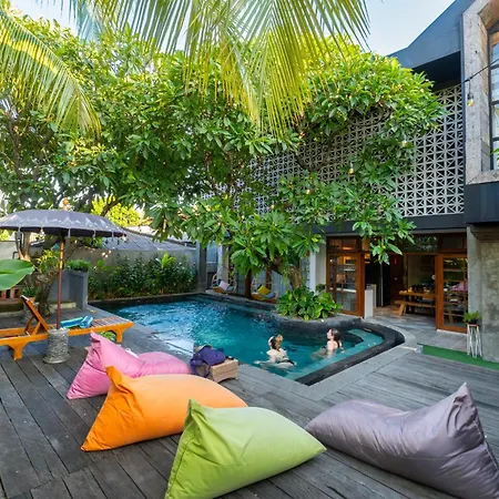 Interconnection Hostel Kuta Lombok Exterior foto