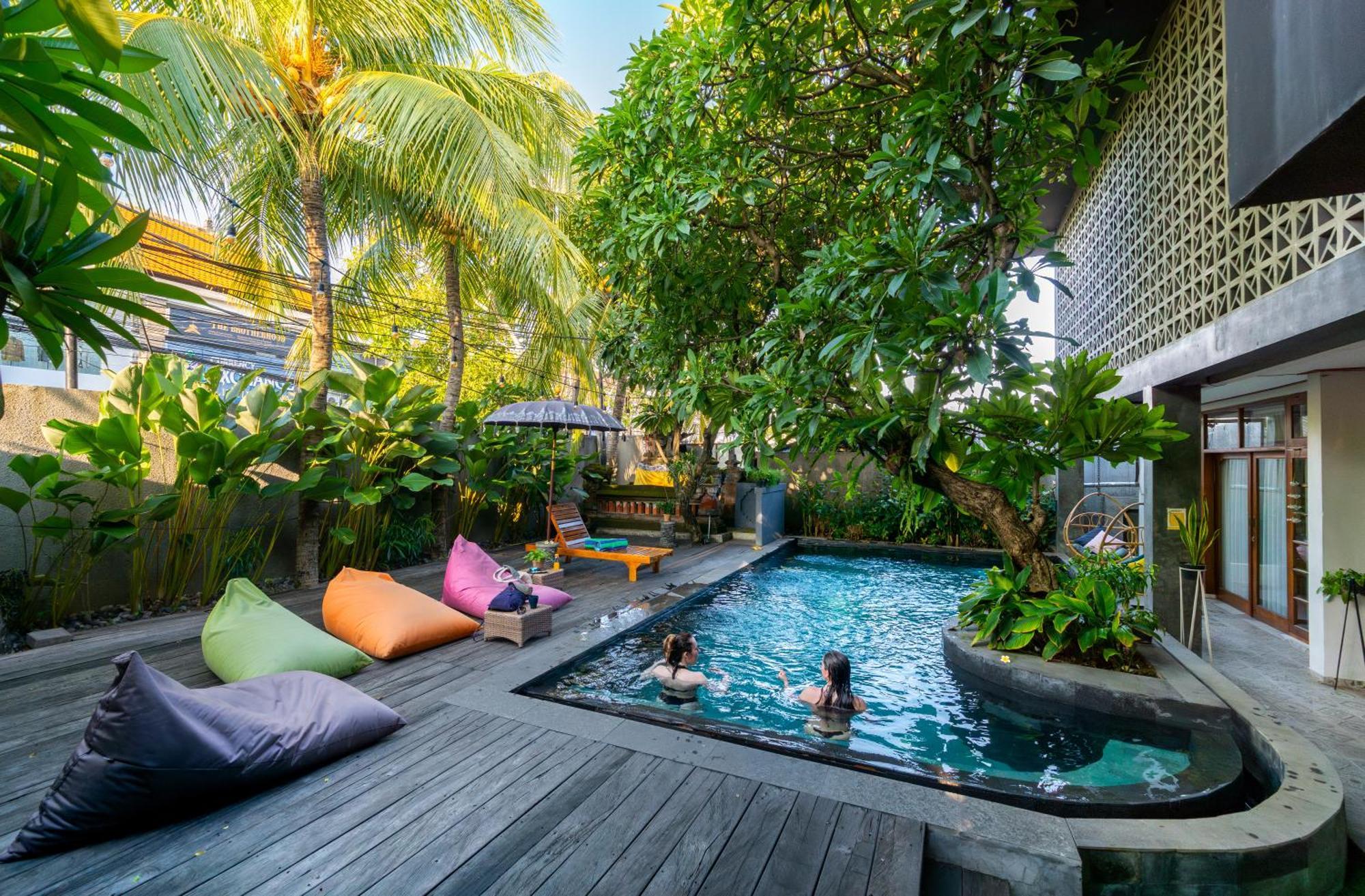 Interconnection Hostel Kuta Lombok